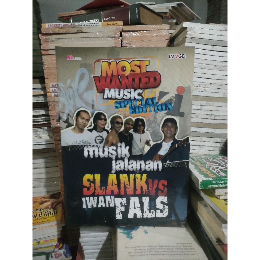 Buku Most Wanted Music Special Edition musik jalanan Slank vs Iwan fals