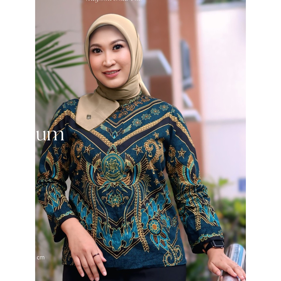 Hijab untuk seragam Batik Mahkamah Agung