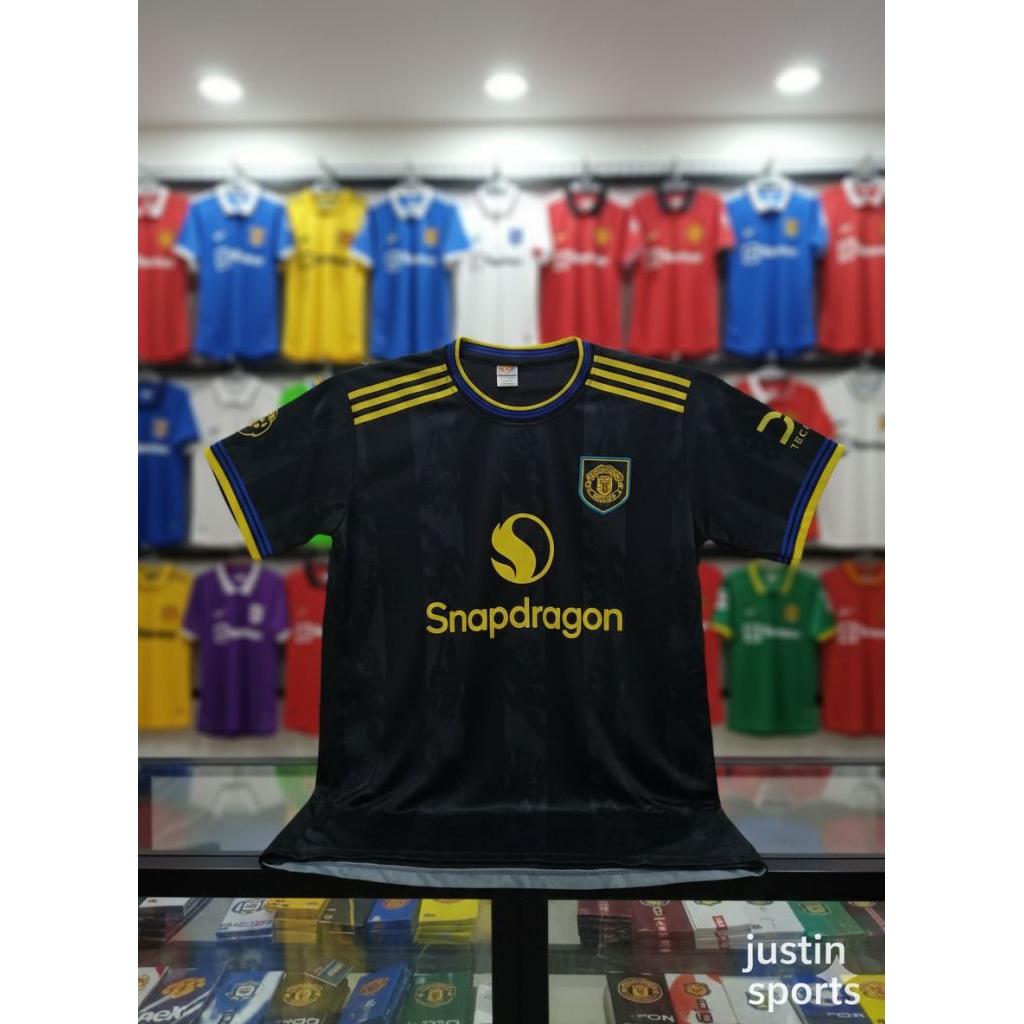 Jersey Manchester United hitam 3rd tahun 2025/2026 murah