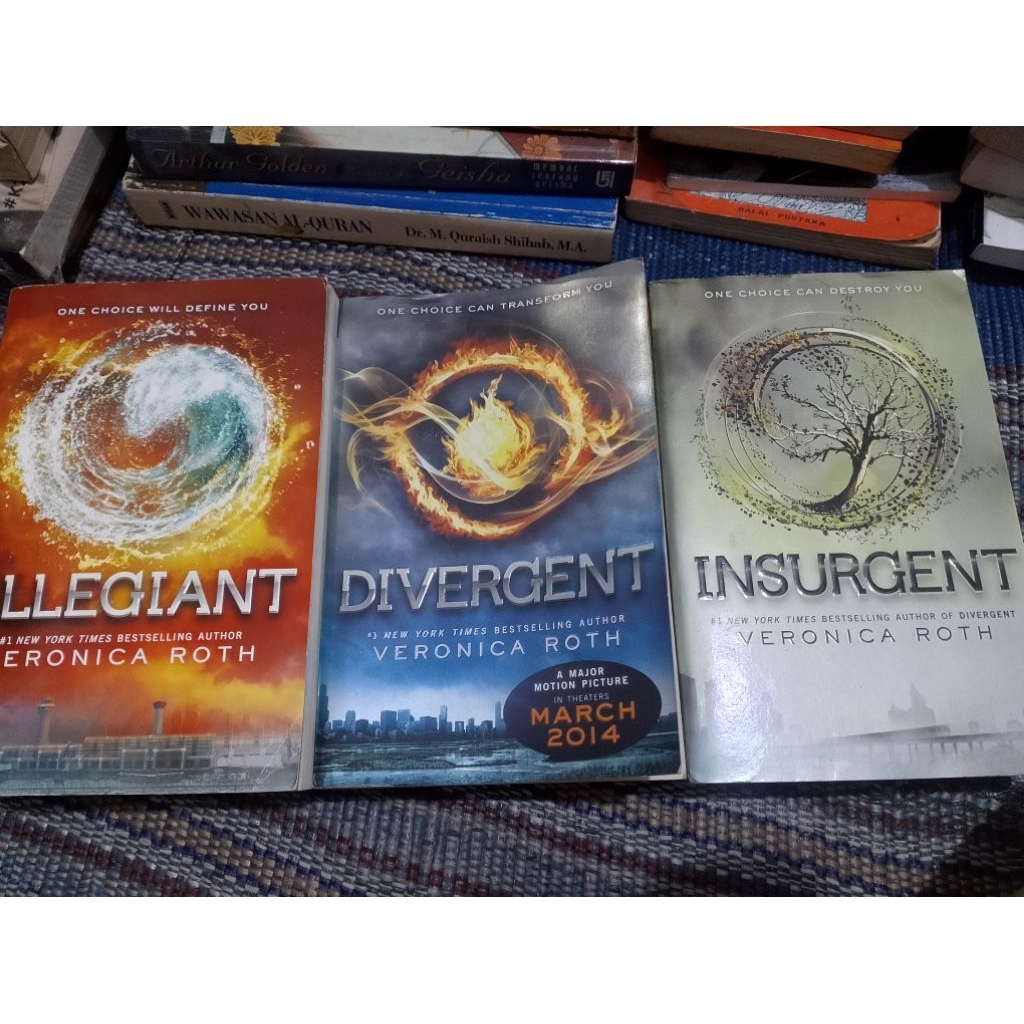 Buku original bekas FOUR /A DIVERGENT COLLECTION #Veronica Roth