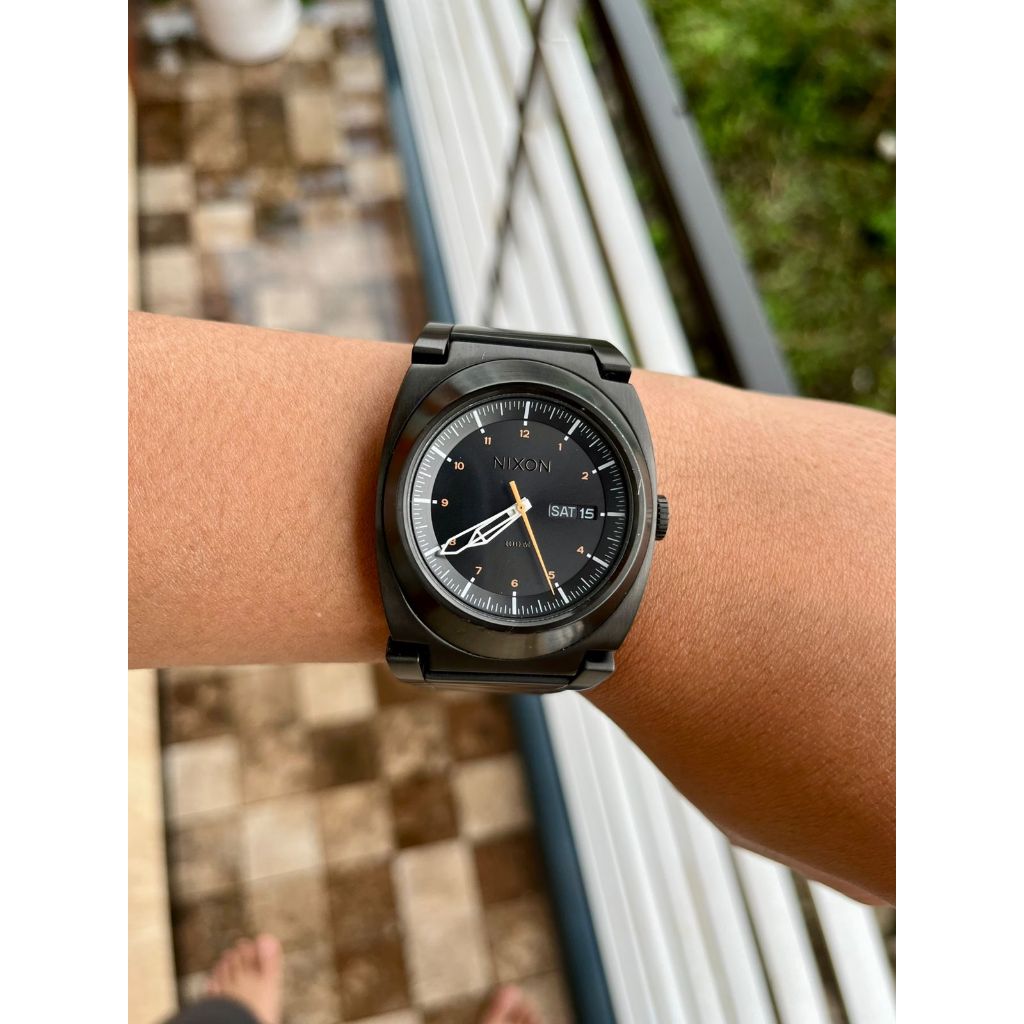 Nixon Jam Tangan Stainless Steel Black Elegan 100M Tahan Air Desain Modern dan Stylish