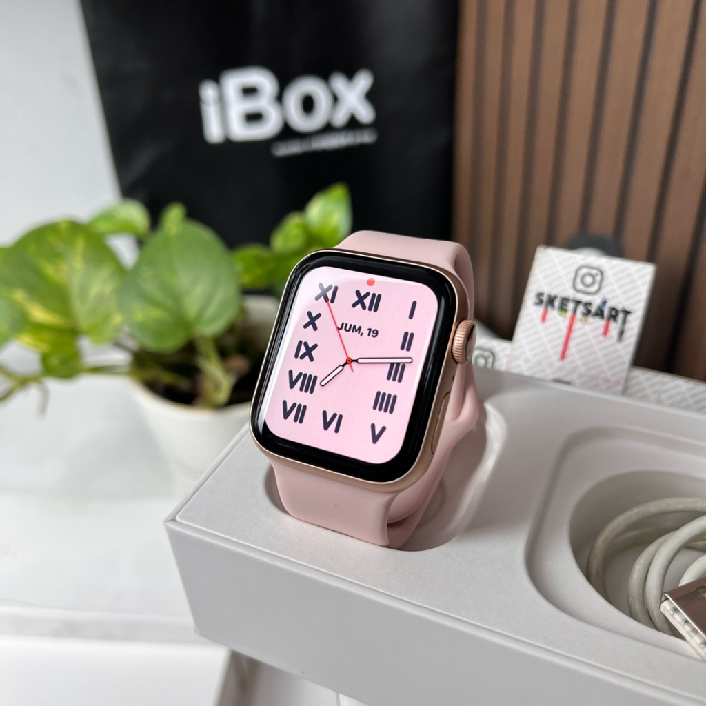 Apple Watch Series 4 40mm Gold Rosegold iBox iWatch Battery Health 90%