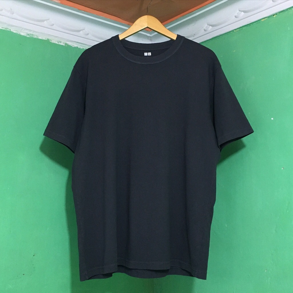 Uniqlo U Basic Charcoal Tee