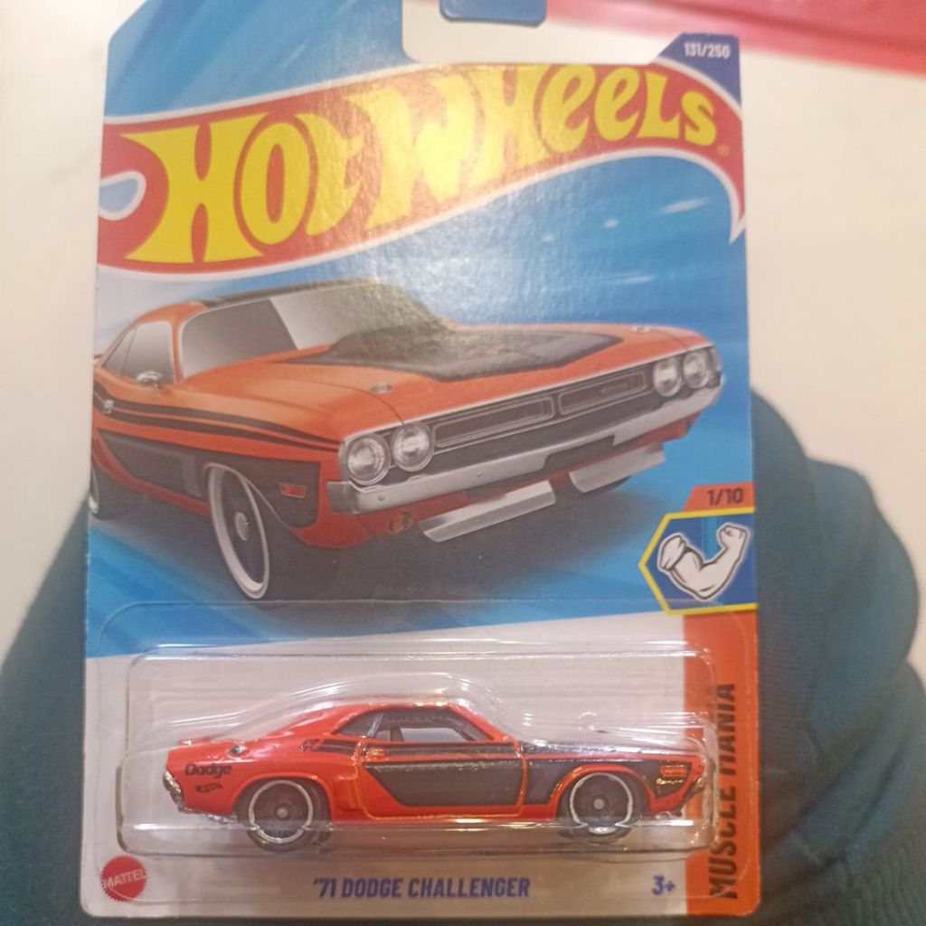 Hotwheels 71 dodge Challenger