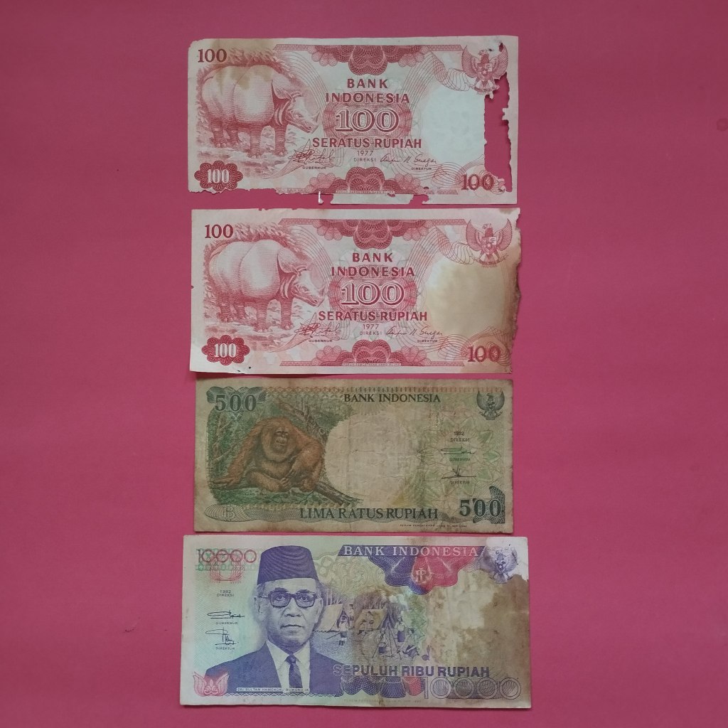Uang Kuno Kertas Rp 100, Rp 500 Dan Rp 10000 UK 062