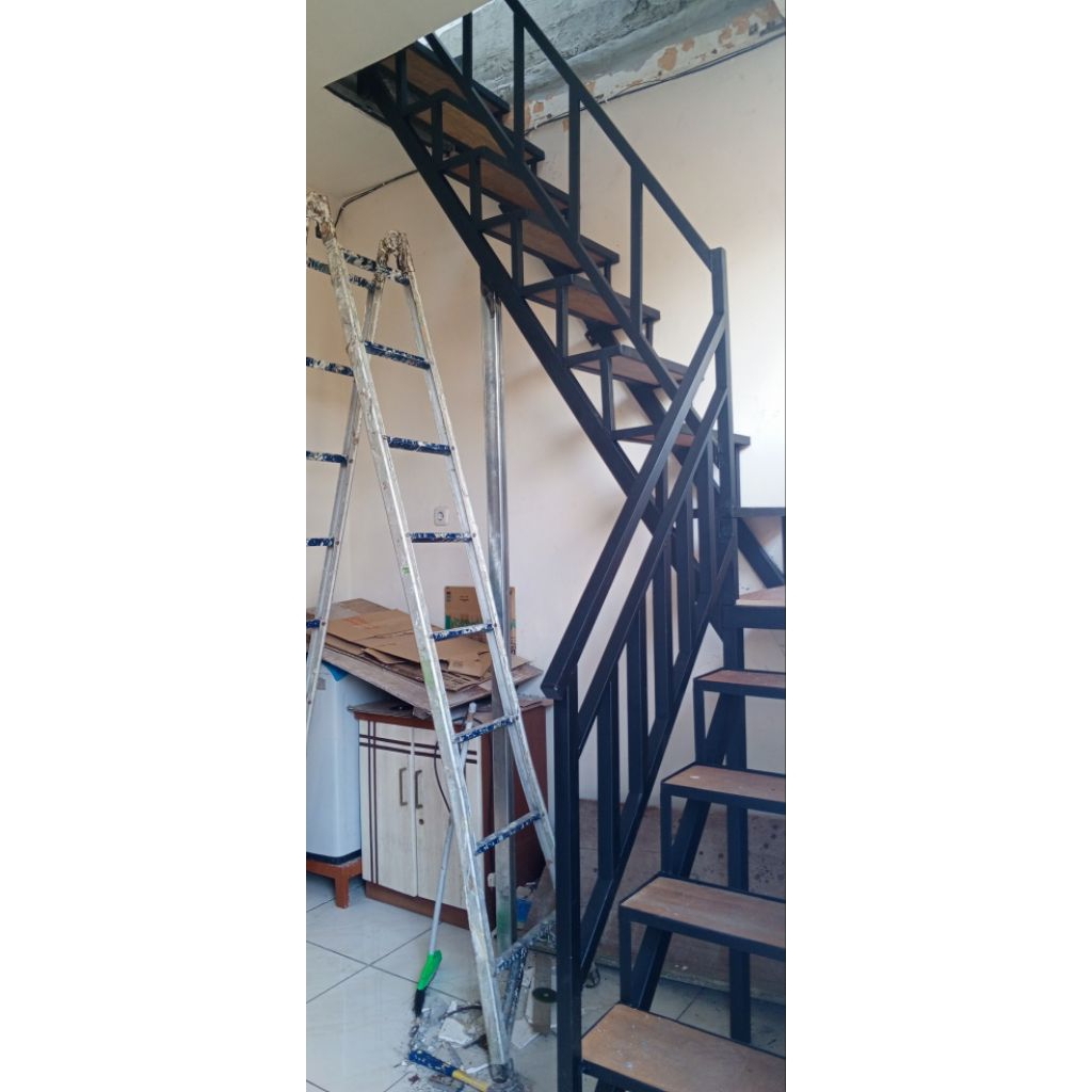 Tangga Besi, Bangku Taman Panjang, Rak Barang Besi Holo Galvanis Surabaya