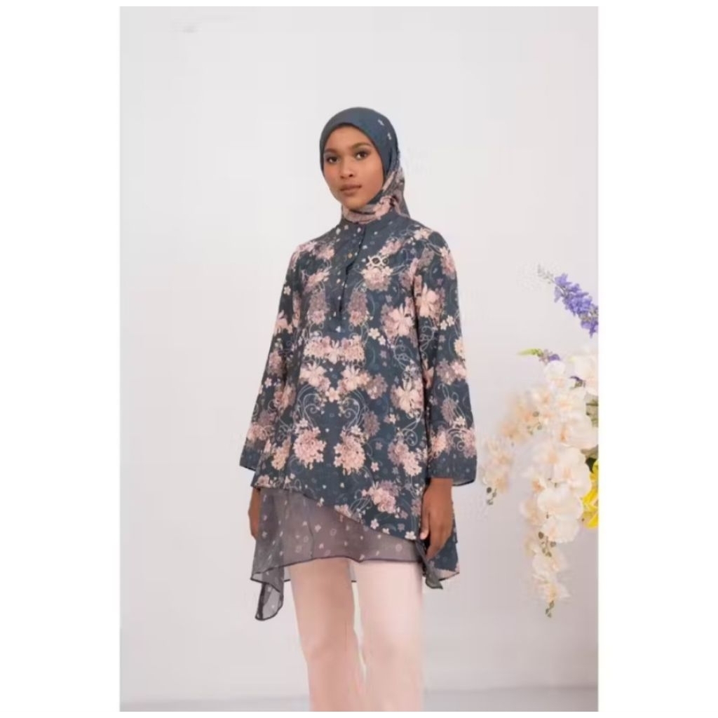 LATHIKA TUNIK WEARING KLAMBY  Size M