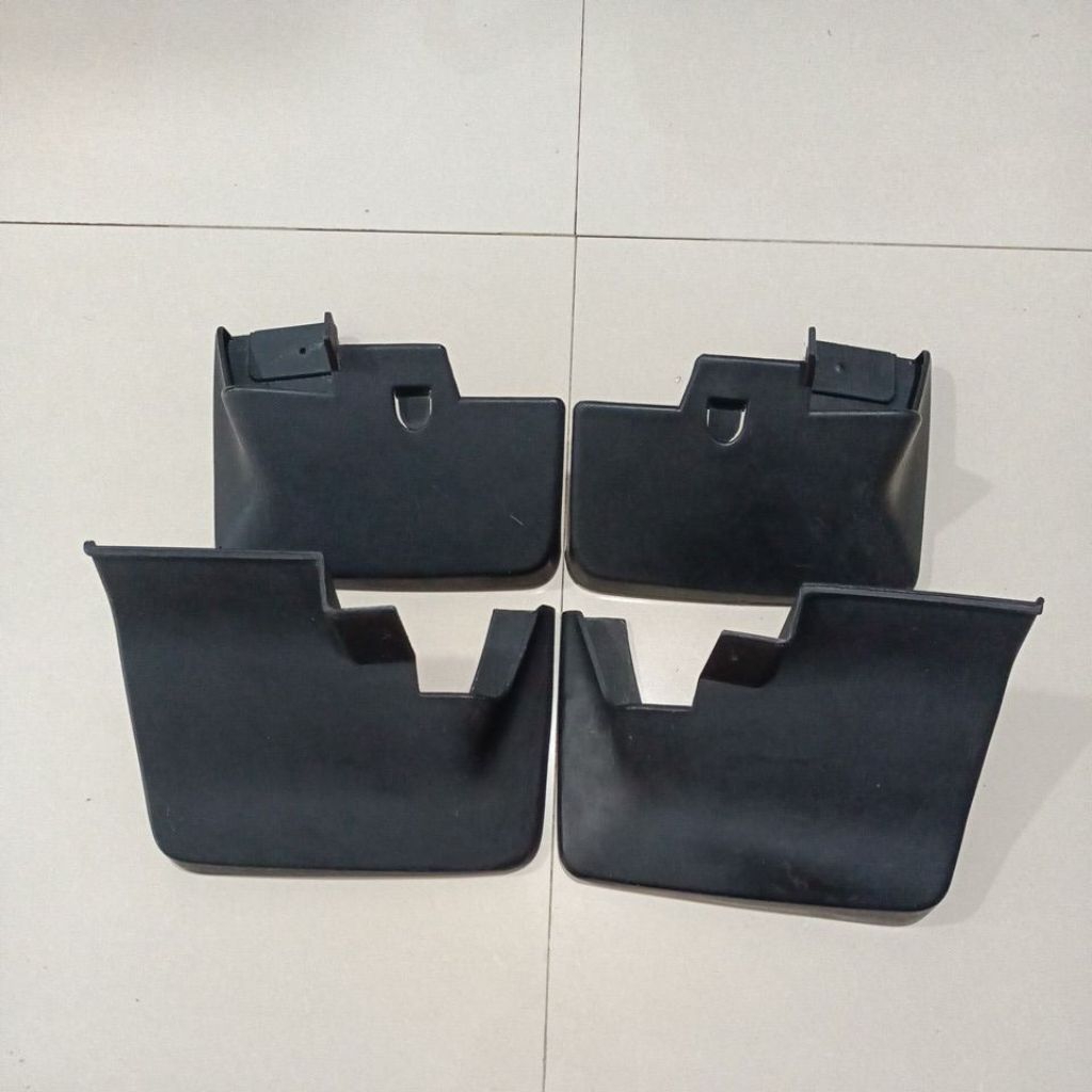 Mud guard karpet lumpur mobil Suzuki APV Original