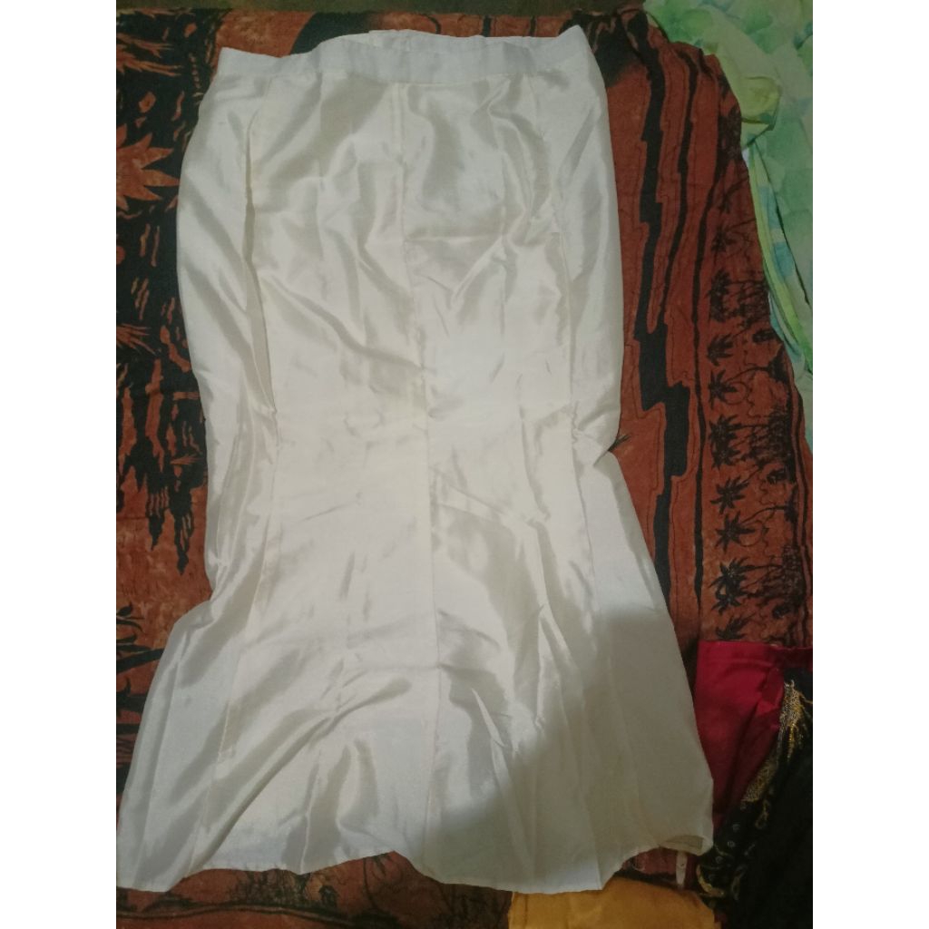 rok satin mayung licin