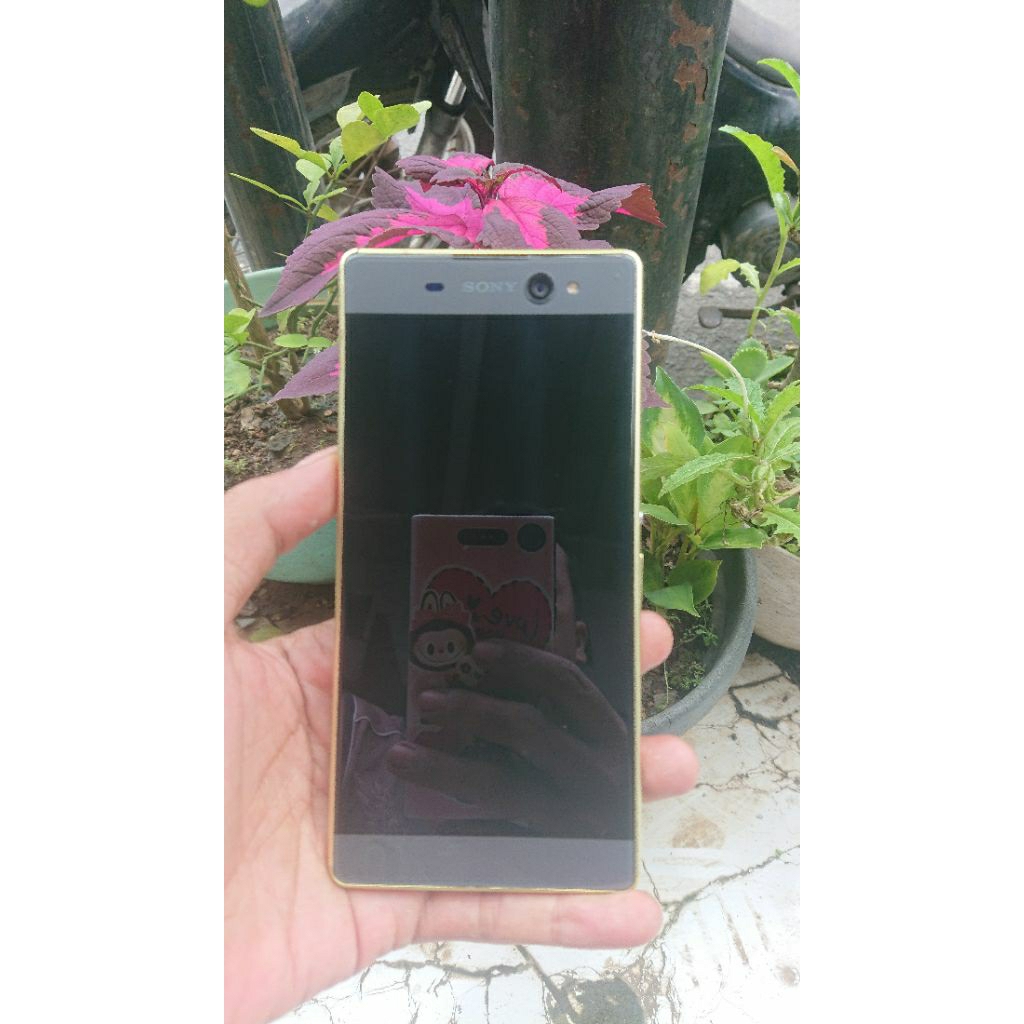 Sony xa ultra/HP second minus