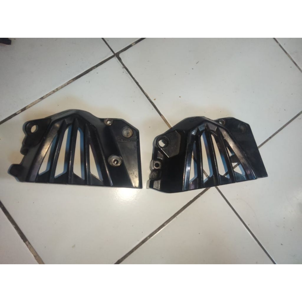Tutup Rantai Depan Ninja 250 Karbu