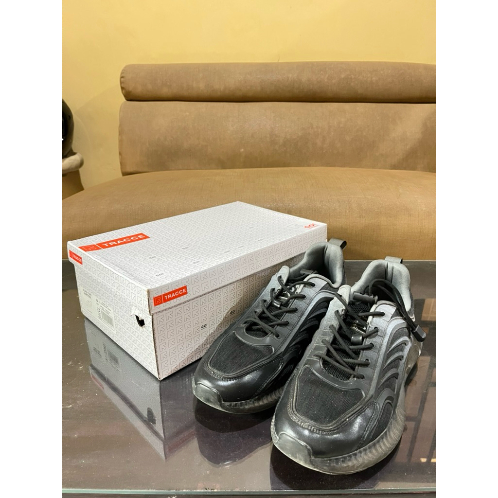 Preloved Sepatu Pria Tracce