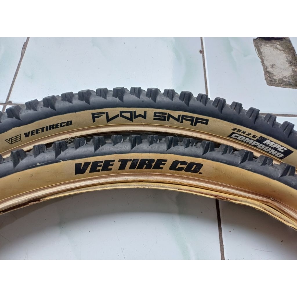 Ban Vee Tire Flow snap uk. 29x2.60 wire