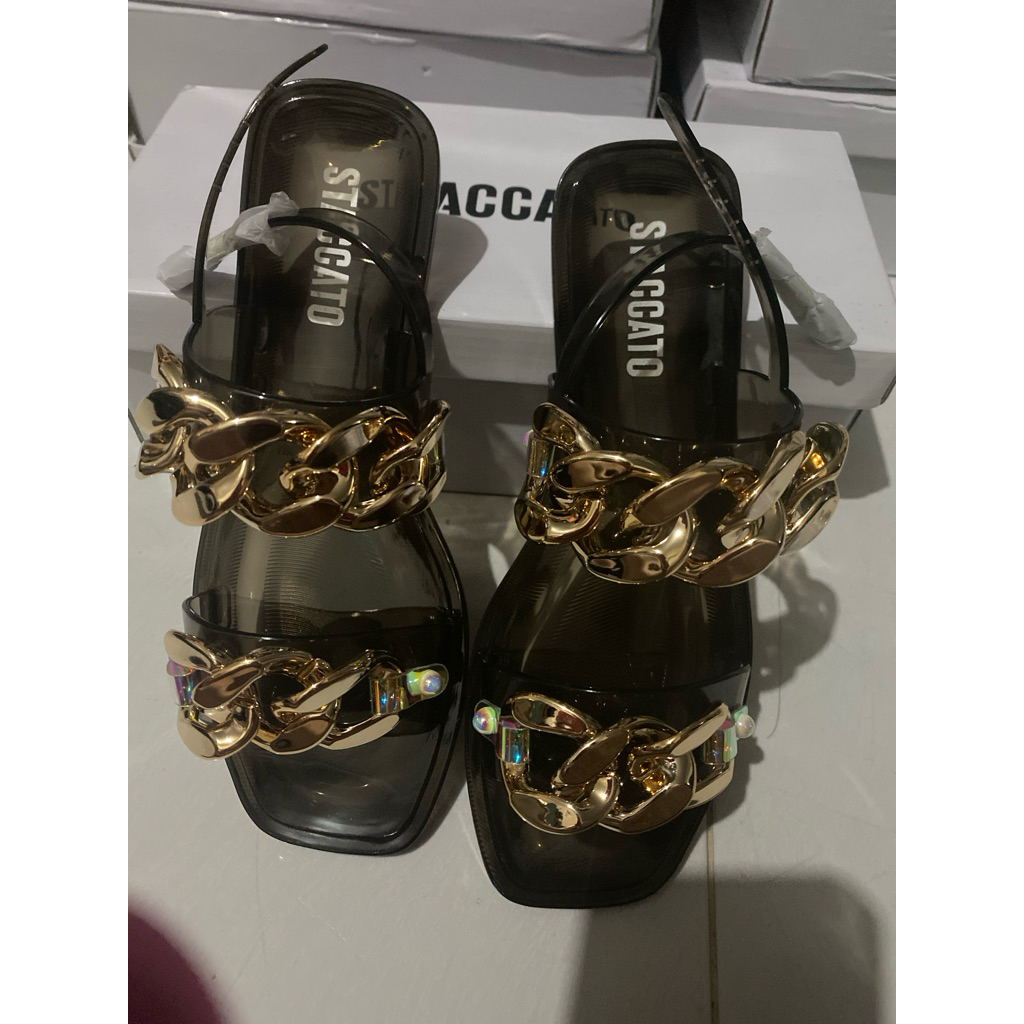 Sandal jelly staccato size 37 hitam
