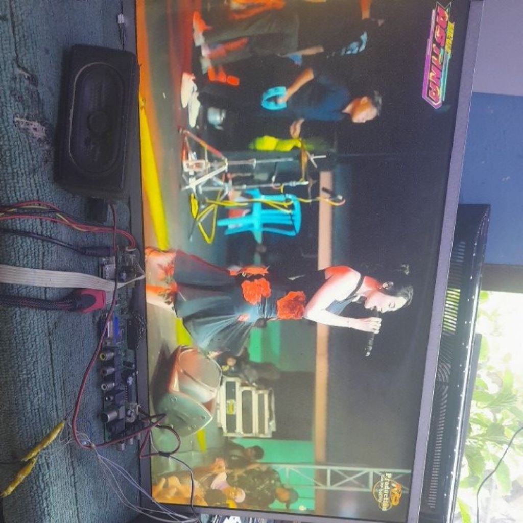 Layar / panel led tv LG / POLYTRON 22 inch FHD minus polaris dikit