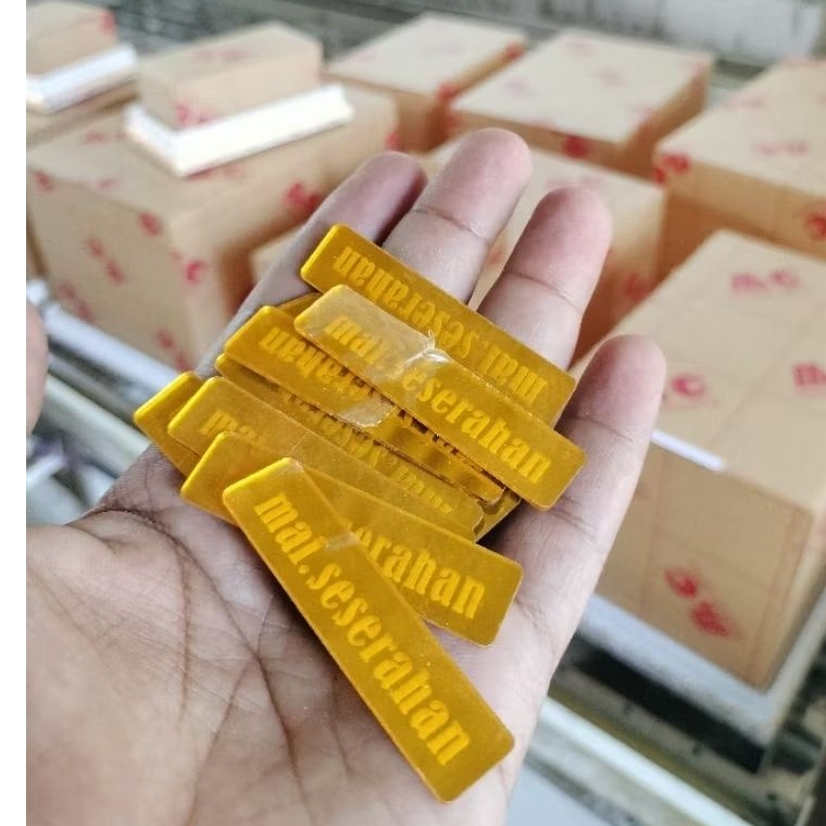 Label nama Akrilik gold