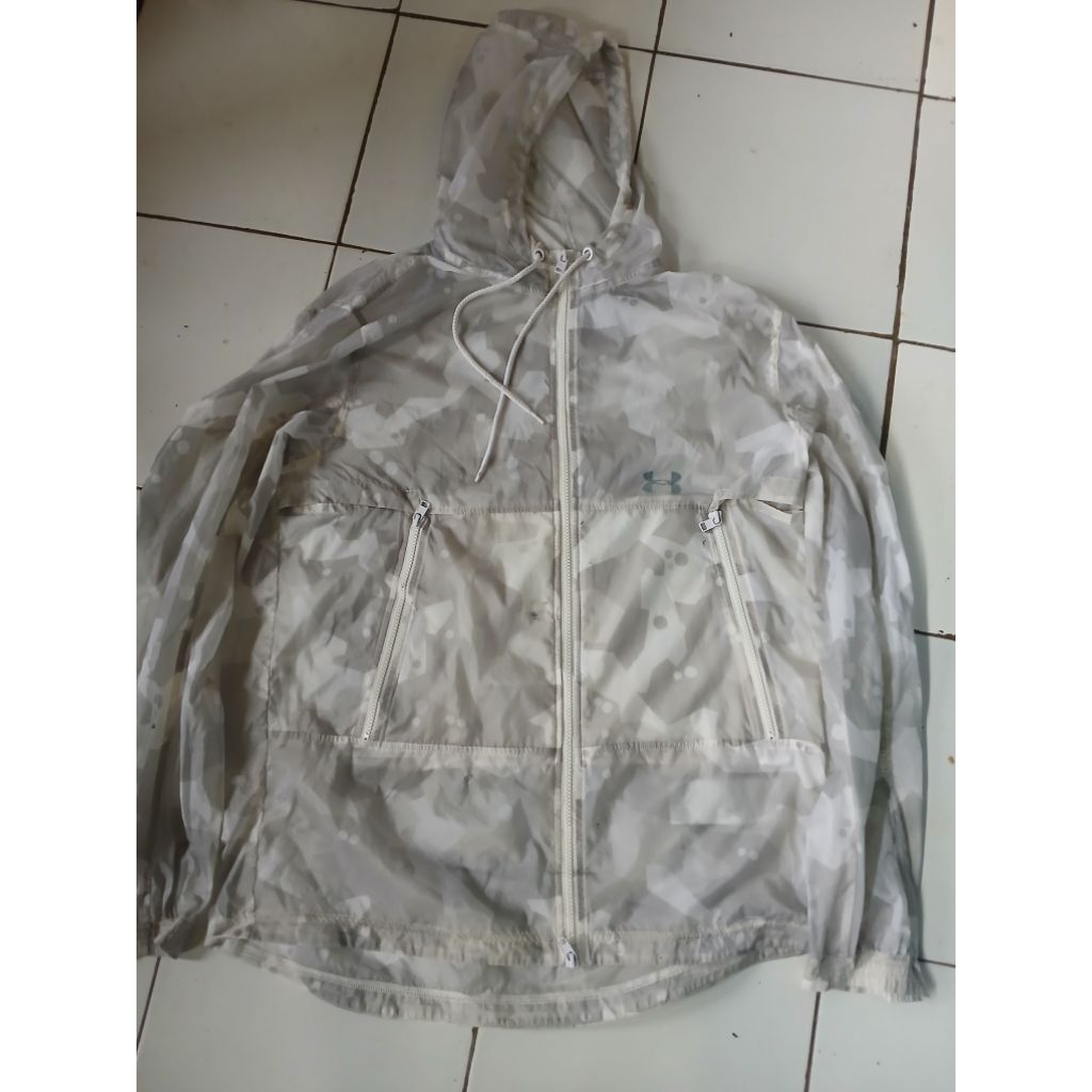 Jaket Running UA