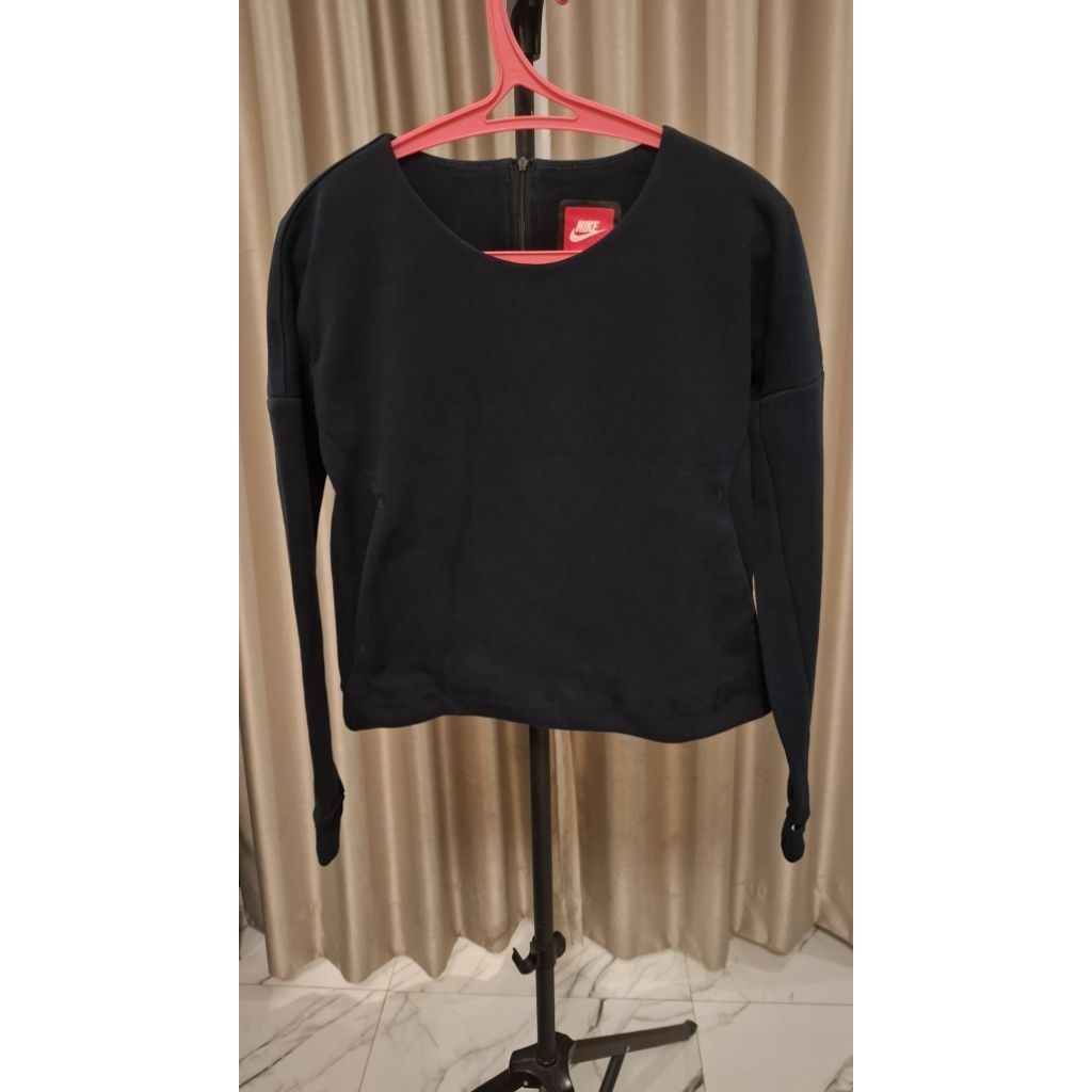 Croptop Nike Tech Women Series Like New Size S (Ld 96 x Panjang 52)