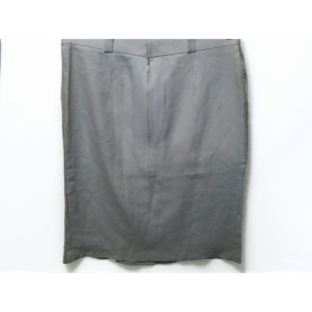 Rok Sekolah Putih Bahan Tipis