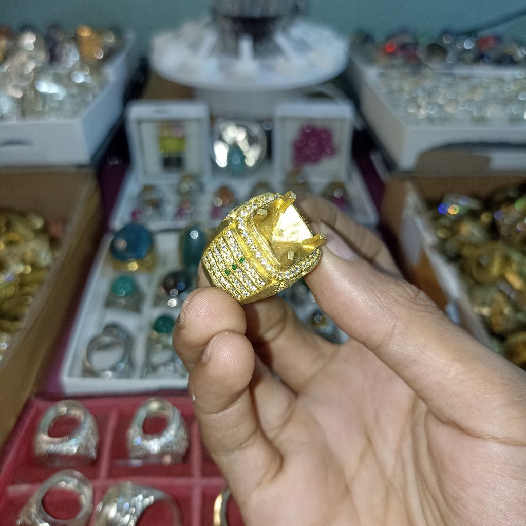CINCIN/RING/EMBAN/IKETAN BATU AKIK DAN PERMATA MEWAH FULL ZIRCON BAHAN KUNINGAN SARI SUPER