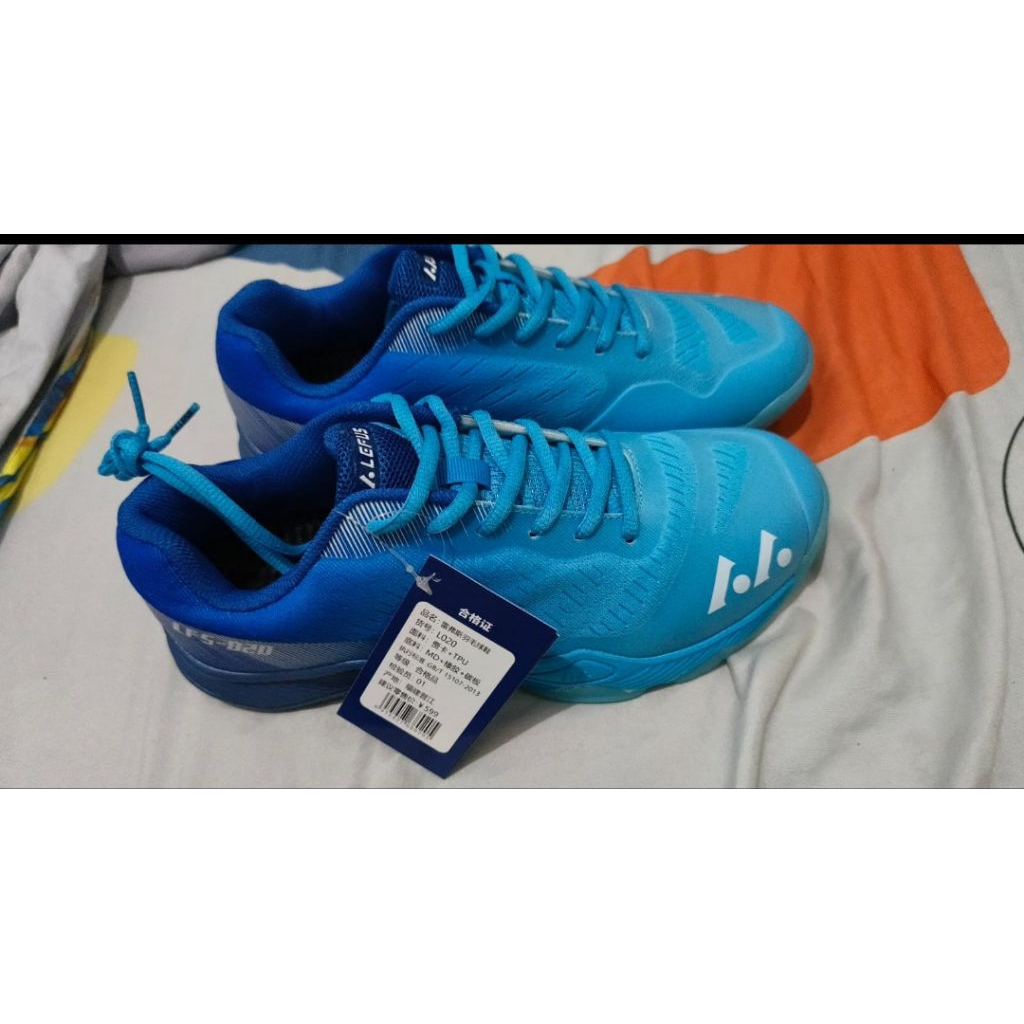 Sepatu badminton LEFUS