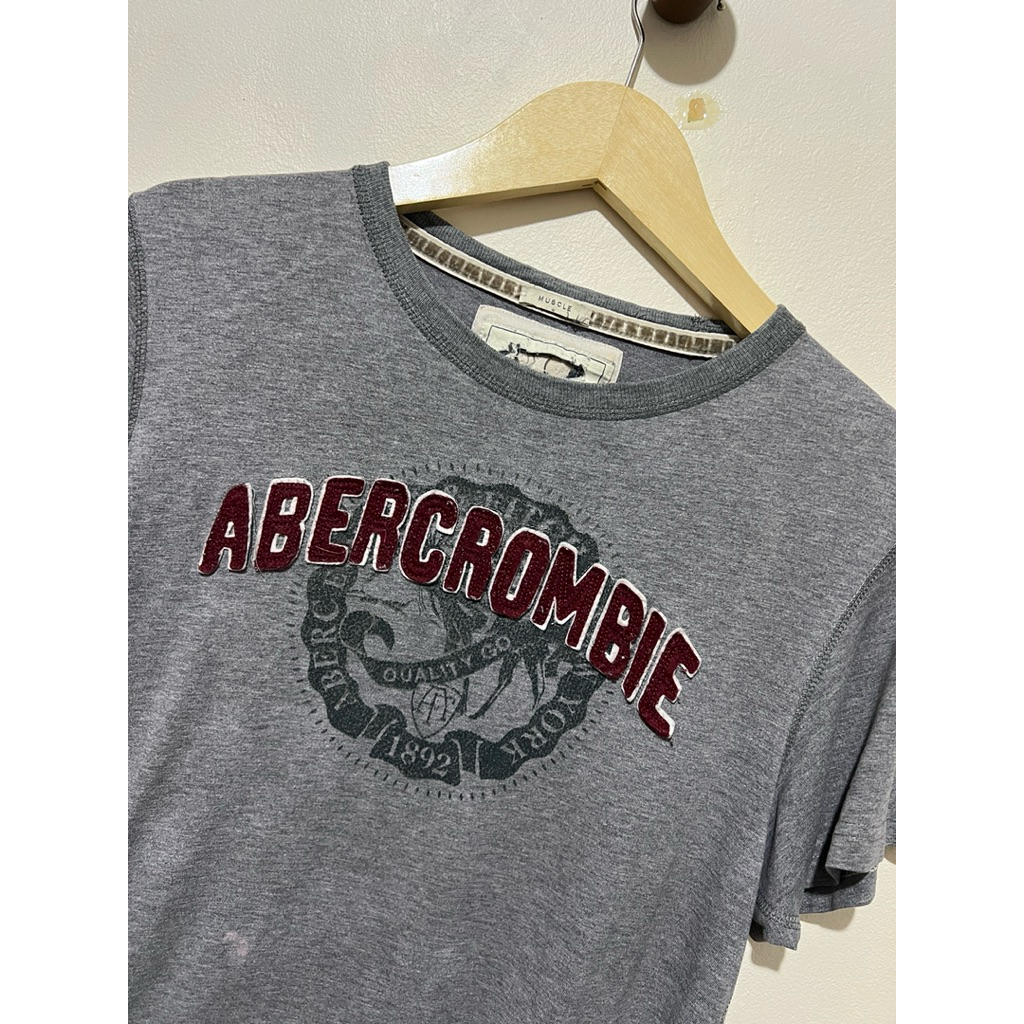 ABERCROMBIE grey muscle t-shirt top kaos abu