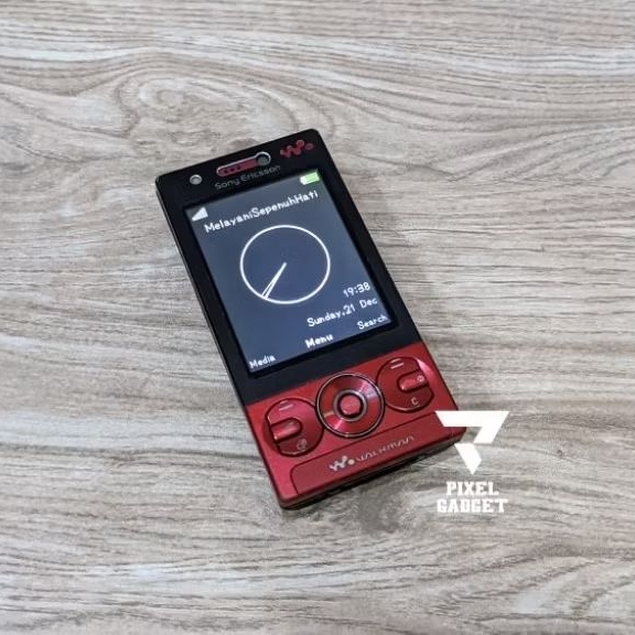 Sony Ericsson W705 Red