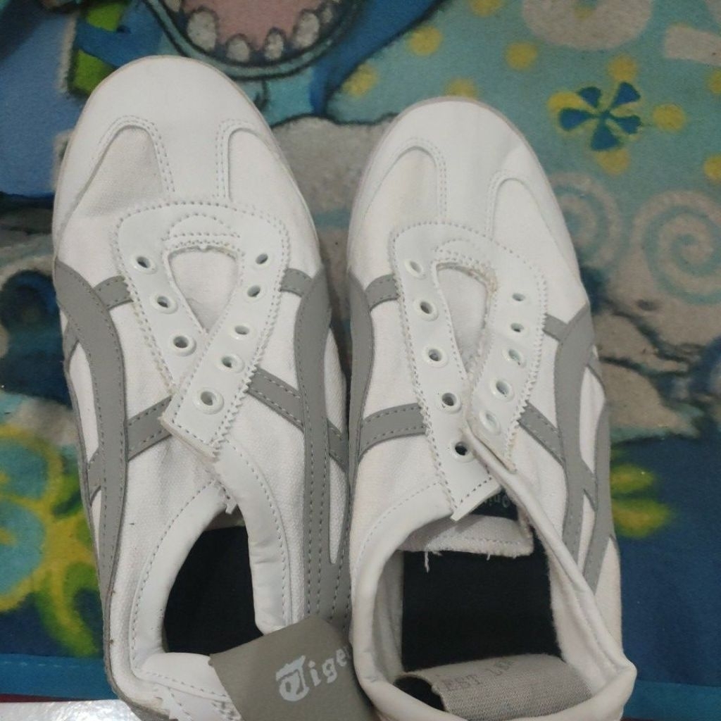 sepatu perempuan dewasa