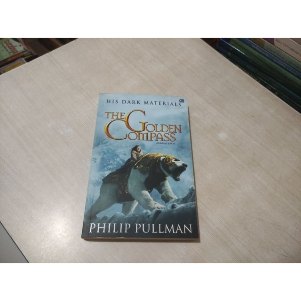 THE GOLDEN COMPASS. KOMPAS EMAS. ( novel terjemahan)