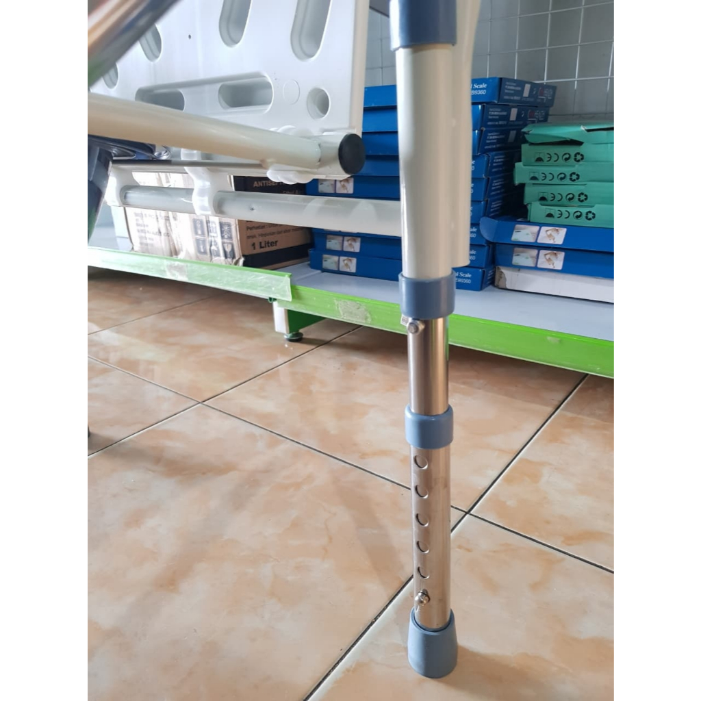 Kursi BAB Lokal / Kursi BAB Lipat Kursi Toilet Lansia Kursi Pispot