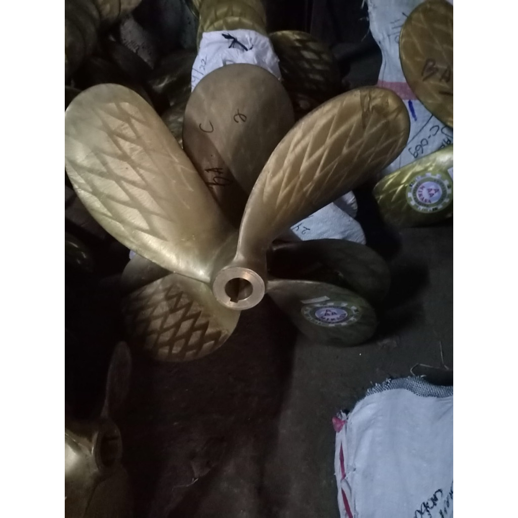 Kipas Kapal Propeler 4D 30x32 RH putaran kanan