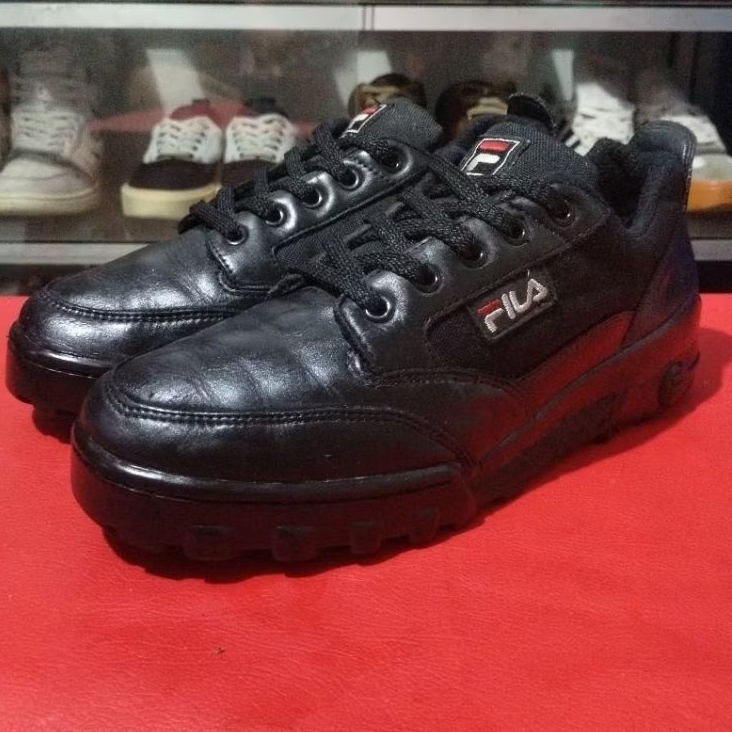 SEPATU SECOND FULL BLACK FILA HITAM SIZE 42