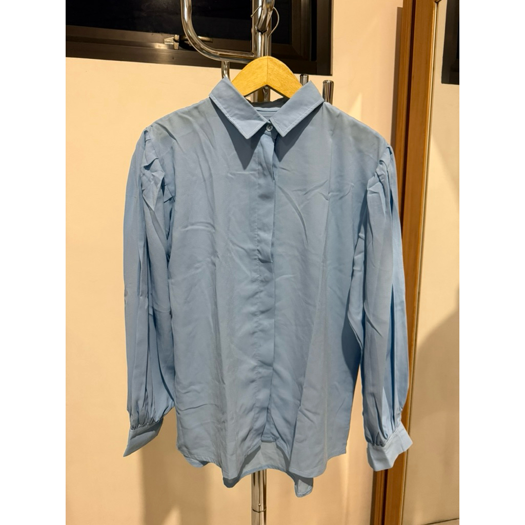 Kemeja Biru Muda