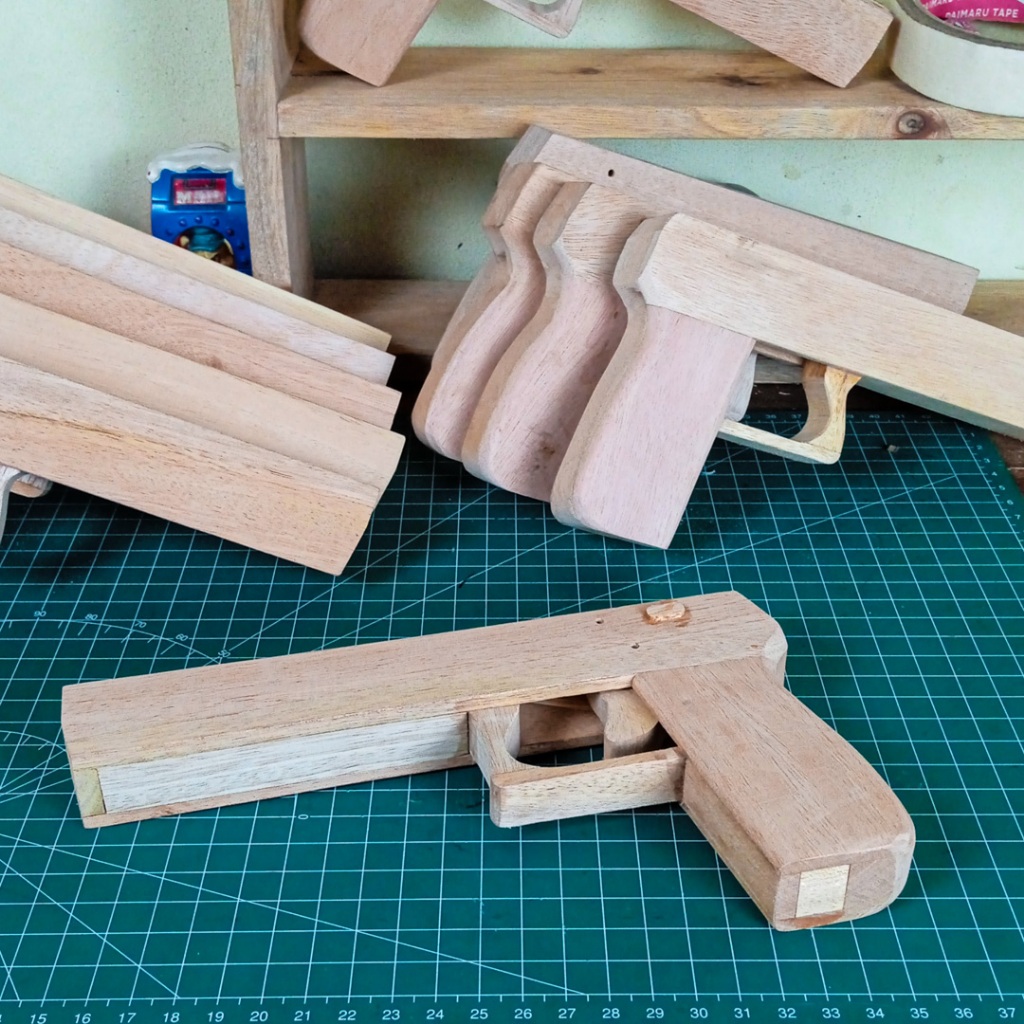 Mainan Kayu Tembak Tembakan Karet Gelang Semi Otomatis, Rubber Band Gun Shooter