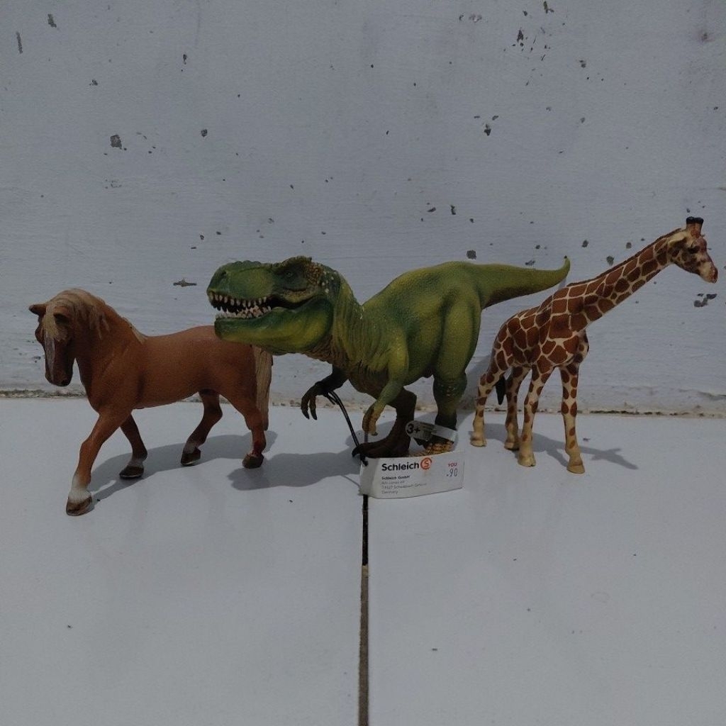 Hewan hewan brand Schleich: T Rex Figure Movable Jaw, Horse, Jerapah