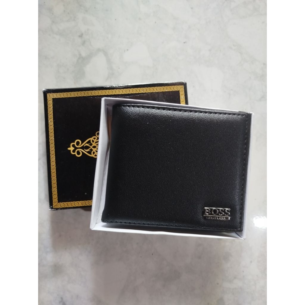 Dompet merek Hugo Boss, Wiliam POLO dan Mortega berbahan kulit sintetis PU dan berjenis kulit Origin