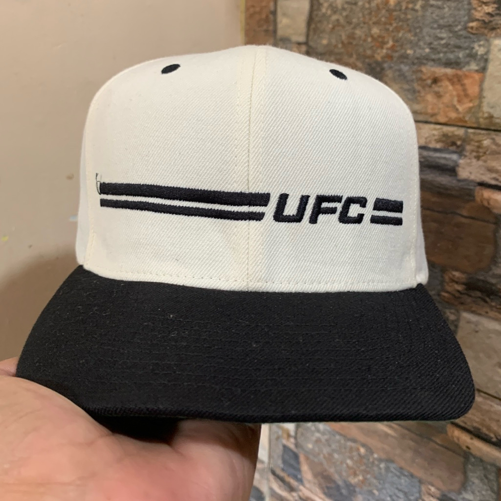 TOPI SNAPBACK YUPOONG UFC