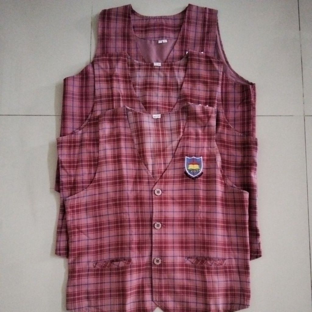 Preloved bundling 3 pcs Rompi SD penabur size 6L & 7L