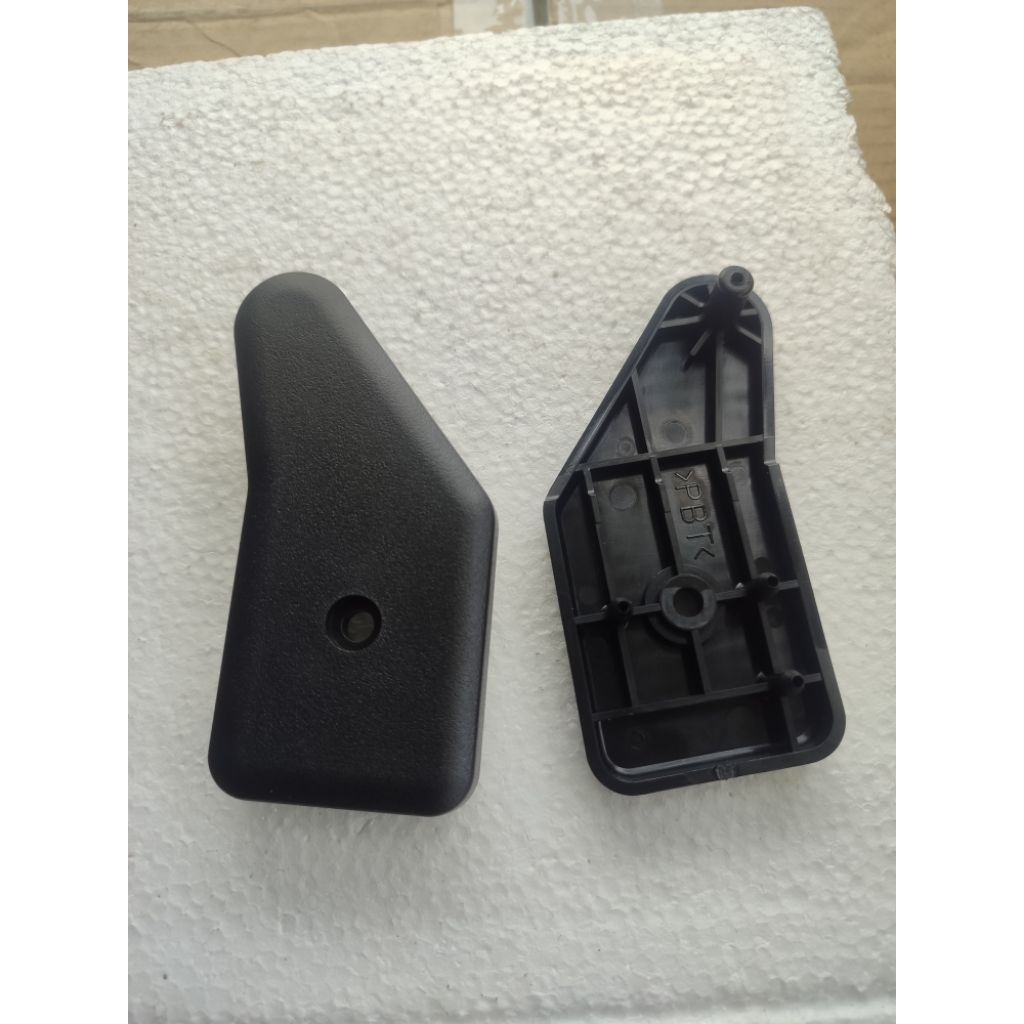 tutup engsel pintu atas Kulkas Aqua sanyo original