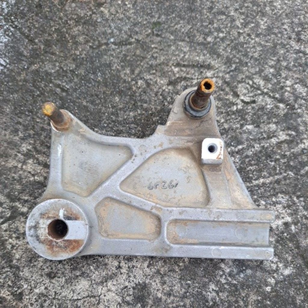 breket brakket dudukan kaliper cakram belakang supra GTR