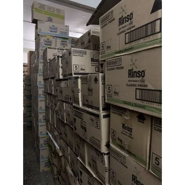 Rinso Molto Deterjen Bubuk 1 Dus isi 126 Sachet 40g