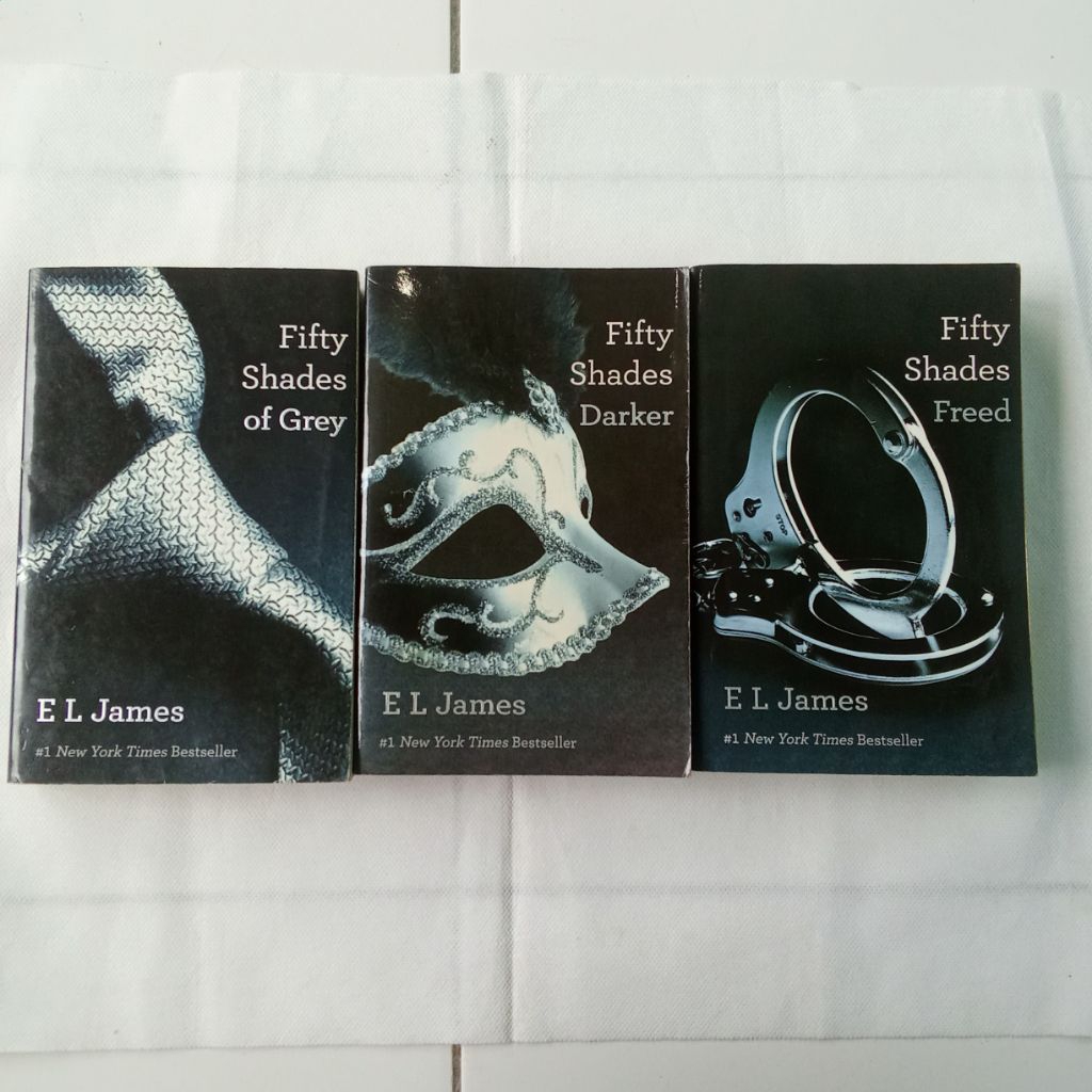 Novel Set Fifty Shades Series - Fifty Shades of Grey, Fifty Shades of Darker, Fifty Shades of Freed 