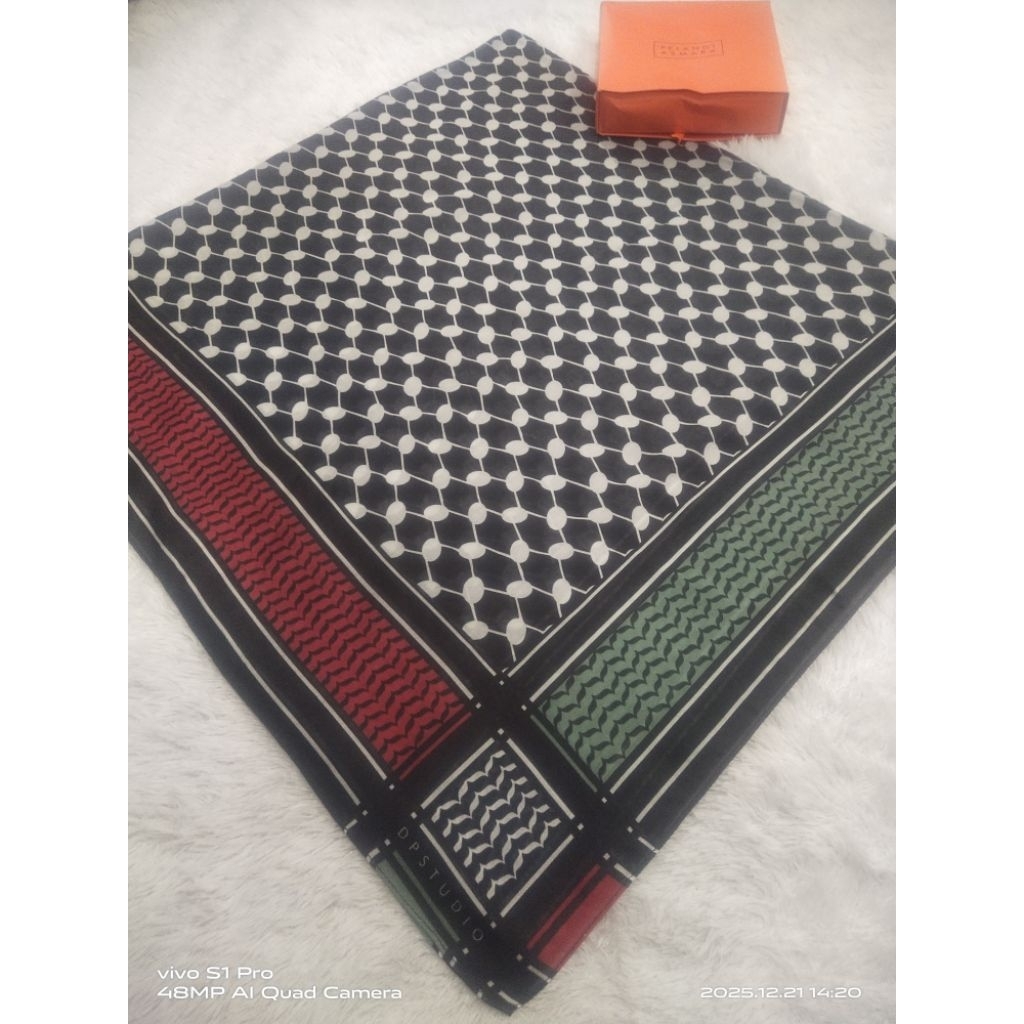 Dian pelangi studio preloved