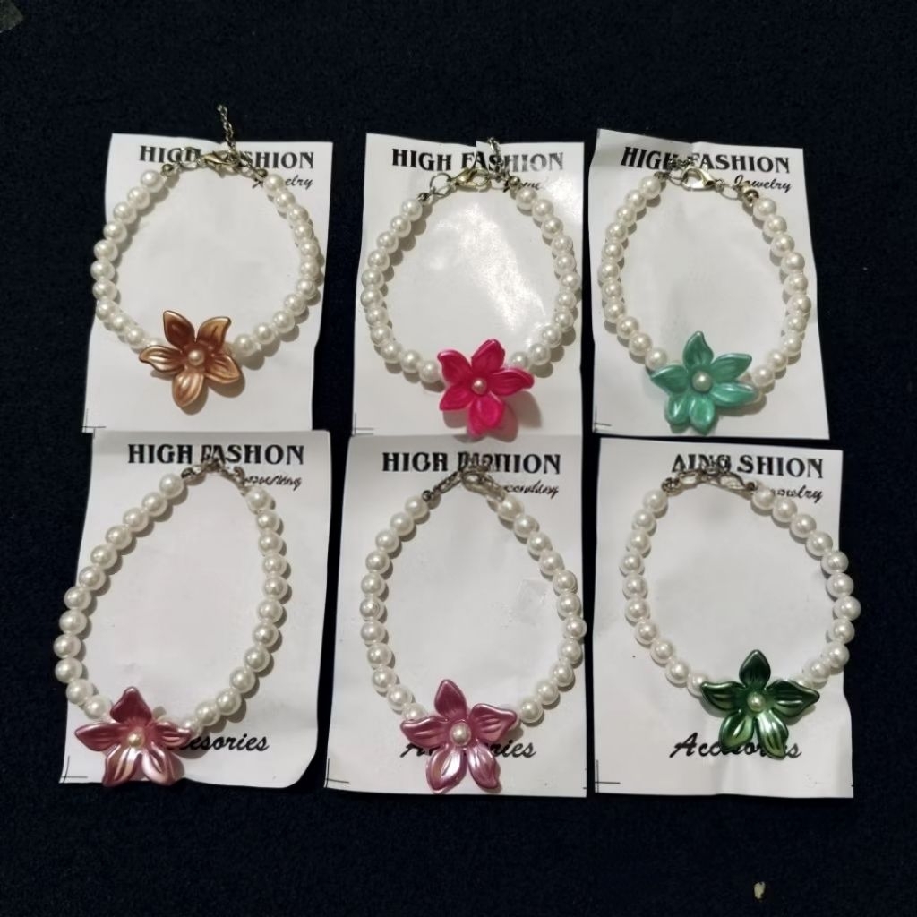 12 pcs gelang mute liontin bunga kamboja manik manik