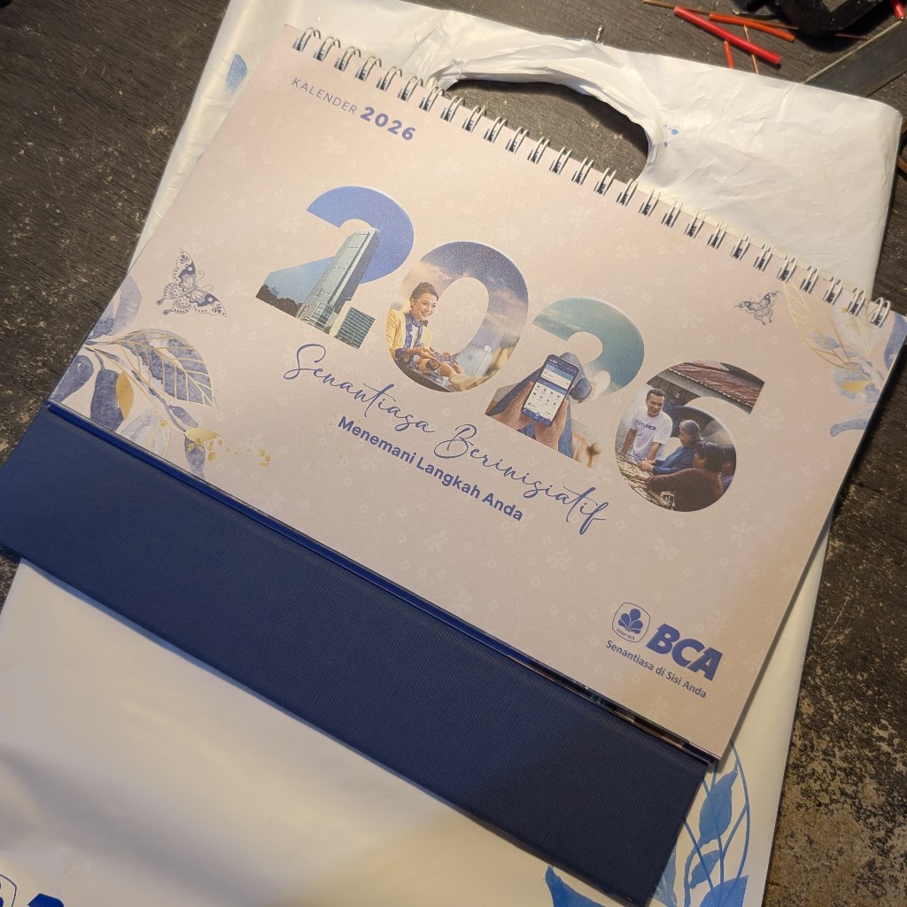 Kalender BCA 2026 Bank Meja Duduk Bulanan prioritas