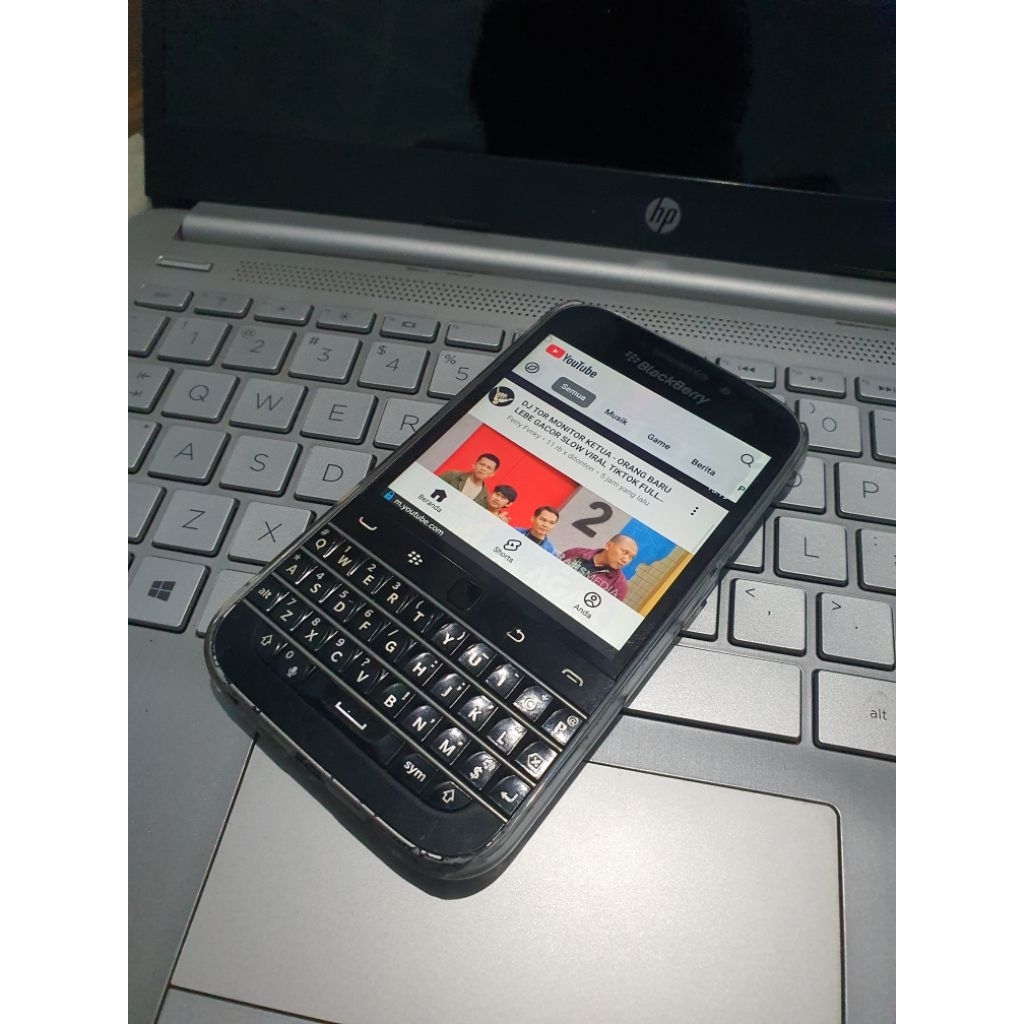 Blackberry Q20 4G LTE All Operator, 2/16gb warna hitam