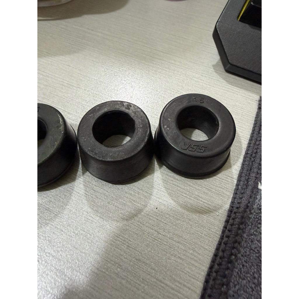 BUSHING SHOCK BELAKANG BAGIAN ATAS SHOCK YSS PAJERO BELAKANG