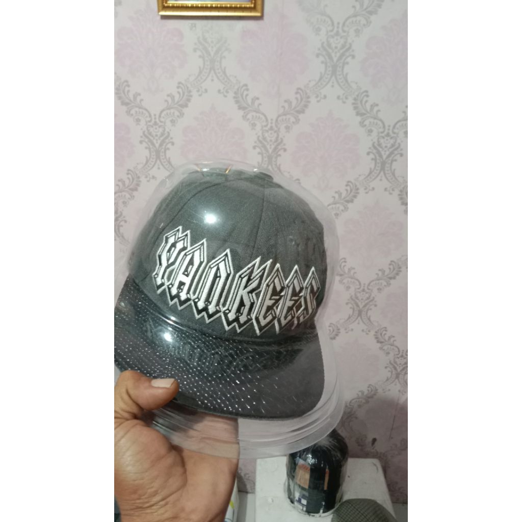 topi secondbrand