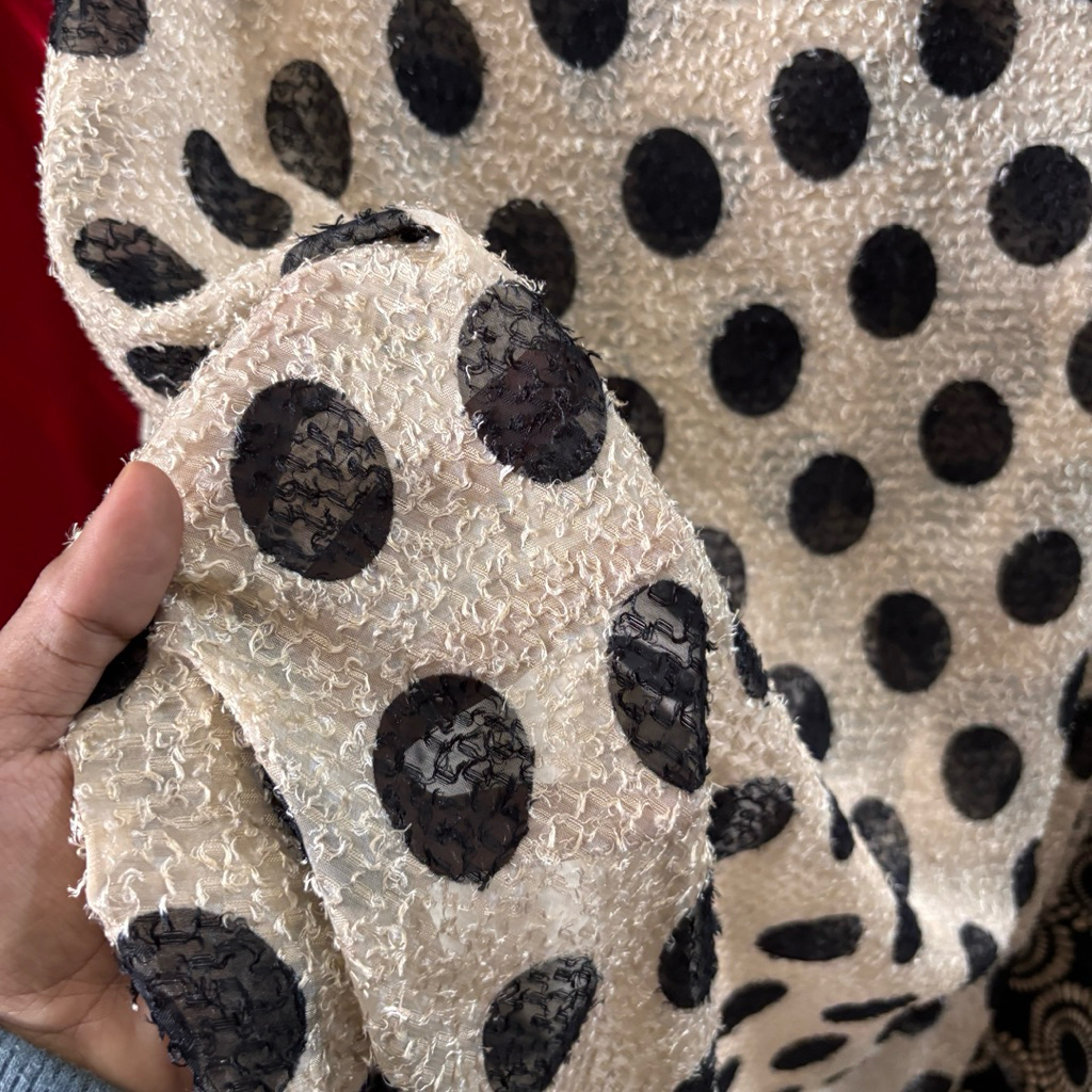 Kain Sifon Rubiah Bulu Premium Motif Polkadot Hitam - Bahan Dress & Blouse Mewah - Tekstur Bulu Timb