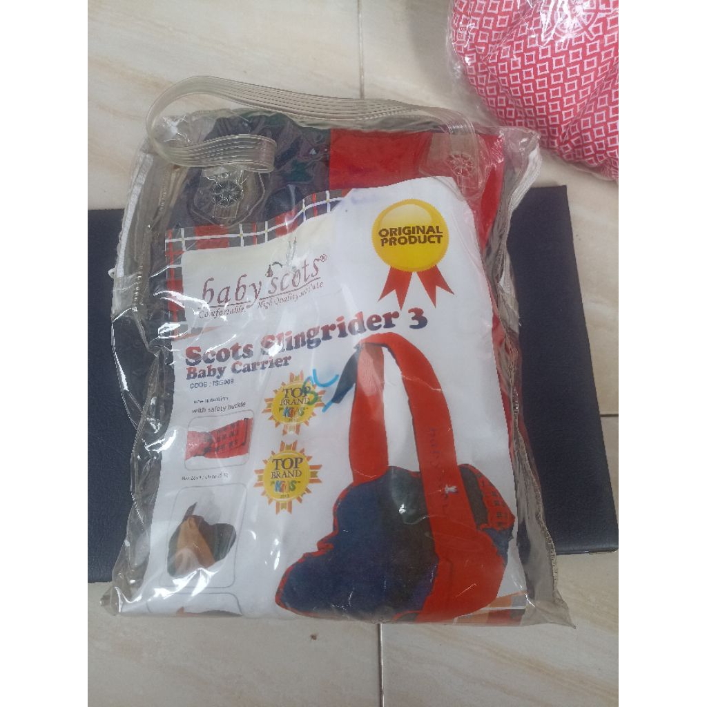 Gendongan Baby Scots Slingrider 3
